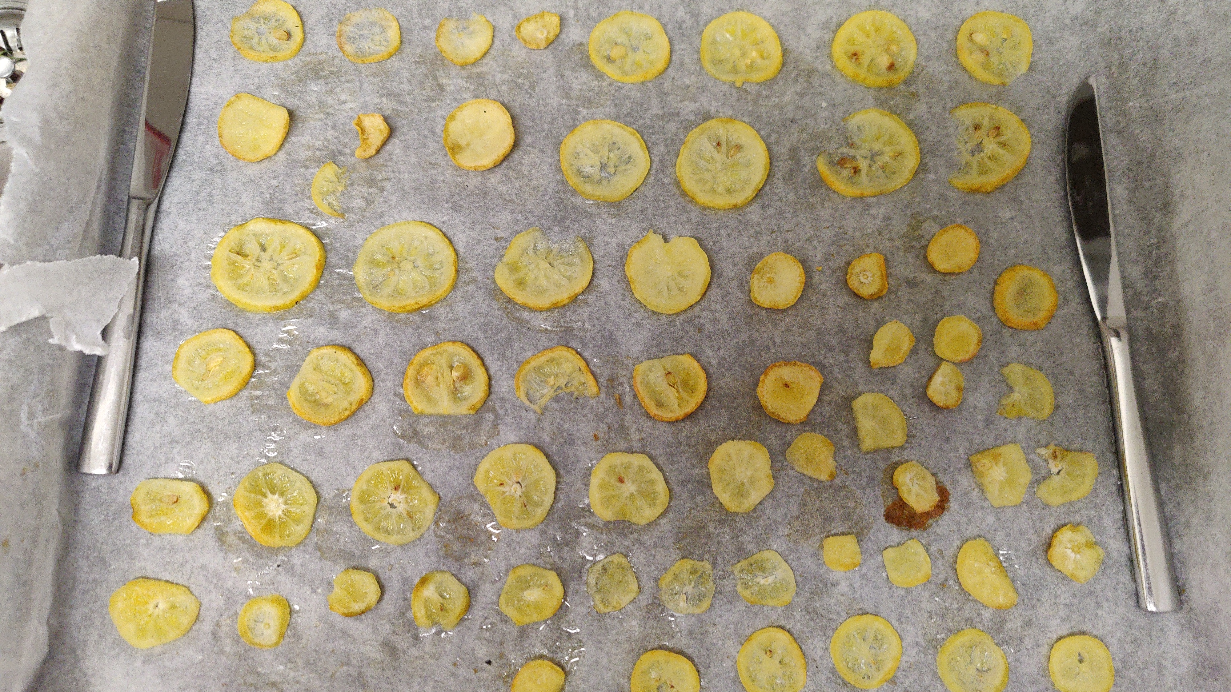 Yuzus after 2h in the oven Semi-dried yuzus